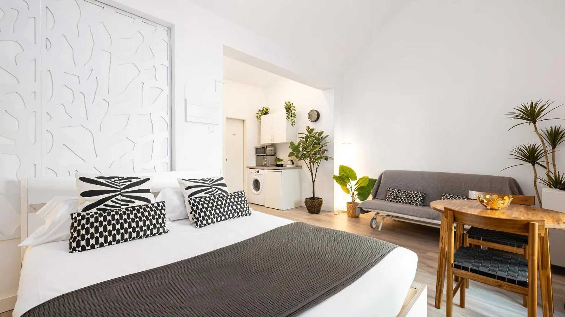 H2M Hiniestrosa Studio French Balcony Aacc Wifi Malaga Apartment
